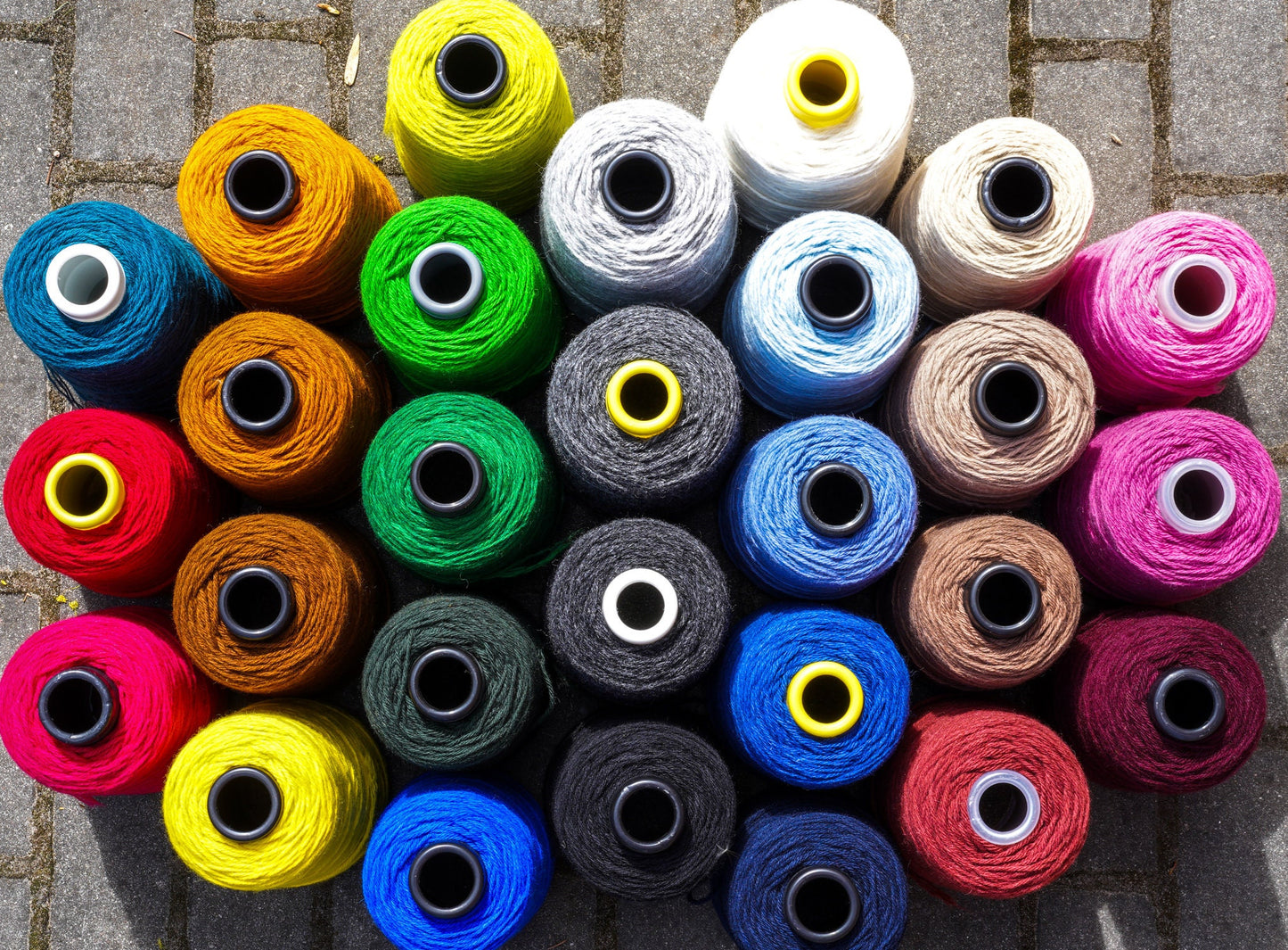 New Zealand Wool Yarn in Cones - 500 G/550M ,42 Colors